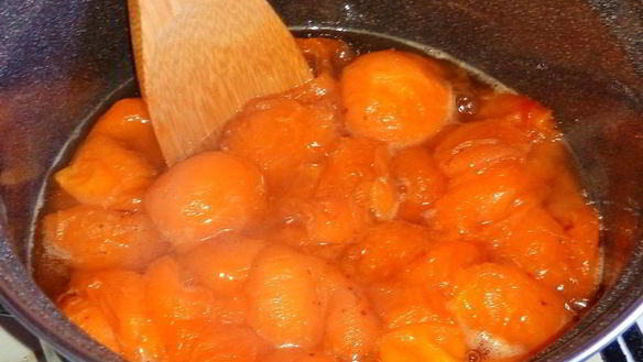 ШАГ 5. абрикосовое варенье с ядрами косточек