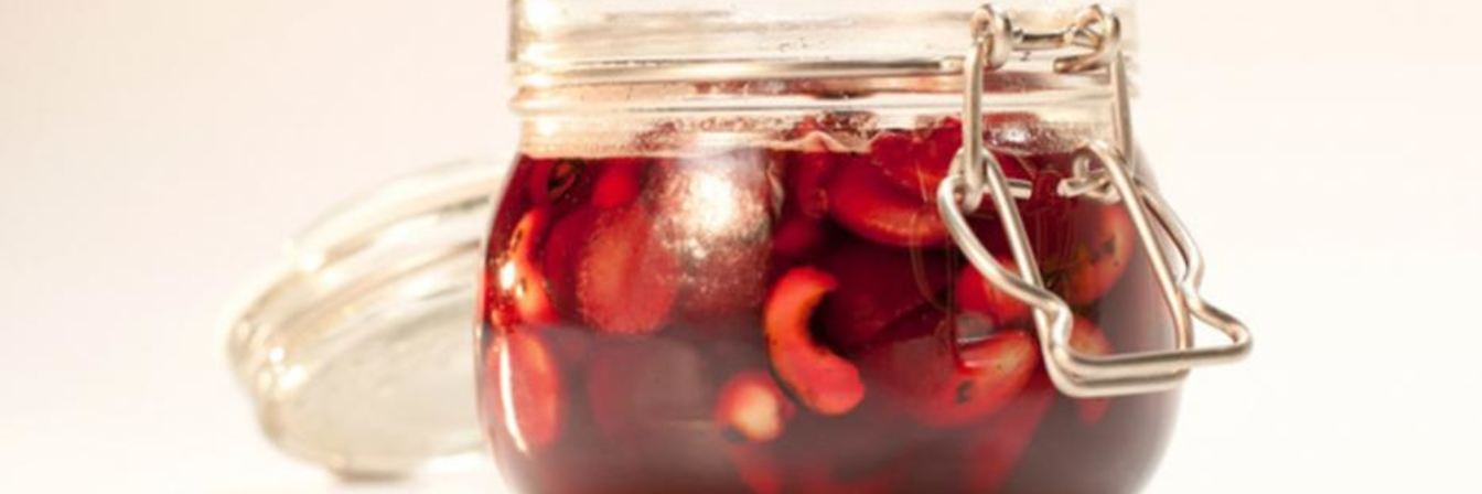 Пряное варенье из вишни с орехами