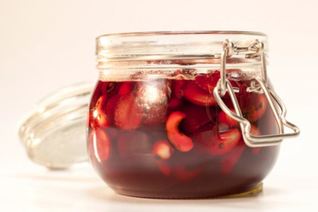 Пряное варенье из вишни с орехами