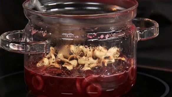 ШАГ 3. пряное варенье из вишни с орехами