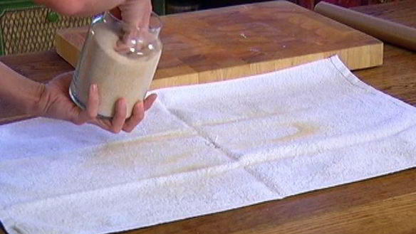 ШАГ 7. рулет с малиновым вареньем