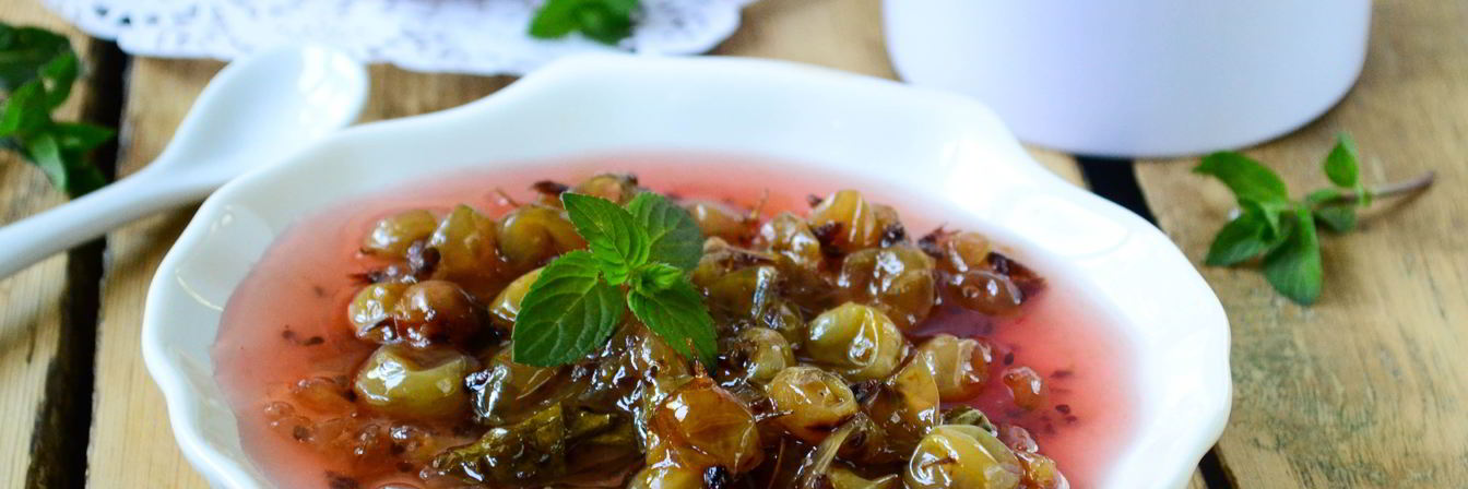 Варенье из крыжовника с листьями вишни