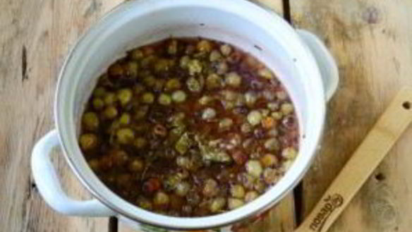 ШАГ 4. варенье из крыжовника с листьями вишни