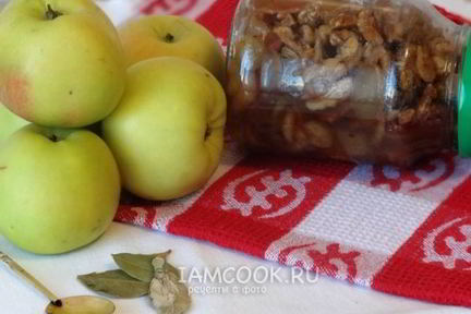 Яблочное варенье с грецкими орехами