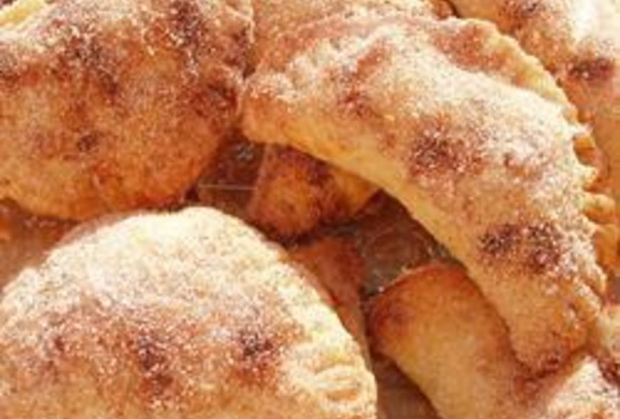 Эмпанады с вареньем и корицей