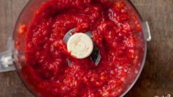 ШАГ 2. земляничное варенье через блендер