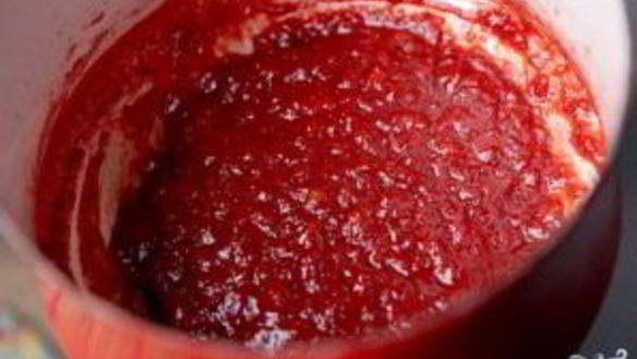 ШАГ 4. земляничное варенье через блендер