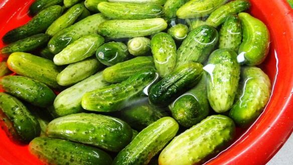 ШАГ 2. засолка бочковых огурцов на зиму