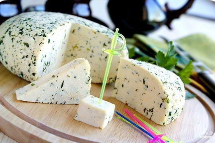 Адыгейский сыр с зеленью