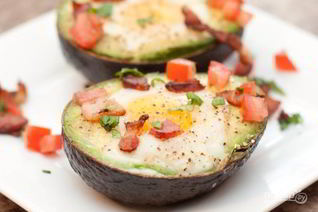 Авокадо с яйцом в духовке