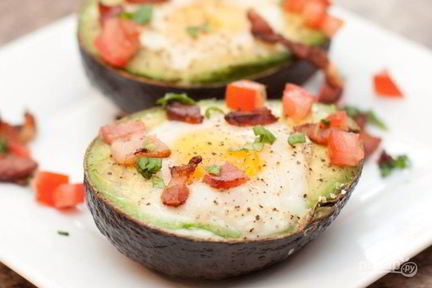 Авокадо с яйцом в духовке
