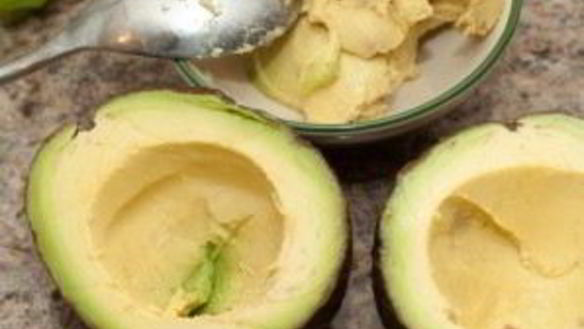 ШАГ 2. авокадо с яйцом в духовке