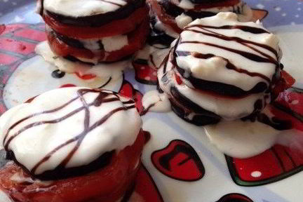 Башенки из баклажанов и томатов