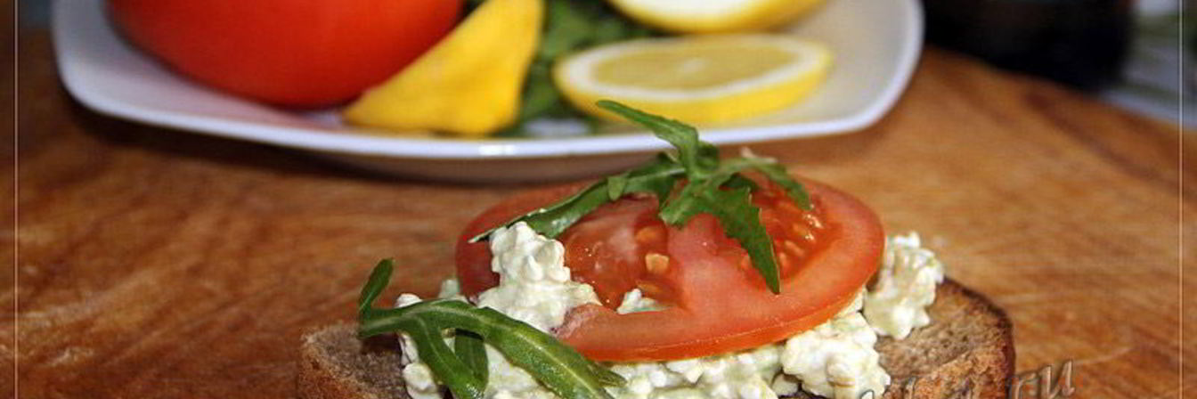 Бутерброд с авокадо и творогом