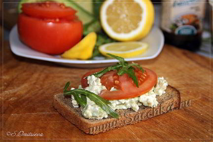 Бутерброд с авокадо и творогом