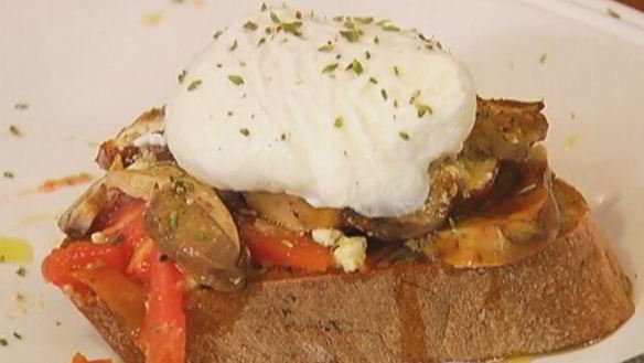 ШАГ 10. бутерброд с грибами, помидором и яйцом пашот