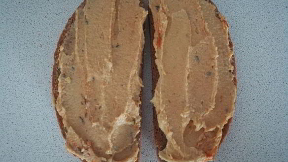 ШАГ 2. бутерброд с хумусом и свежими овощами