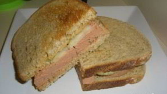 ШАГ 2. бутерброд с колбасой