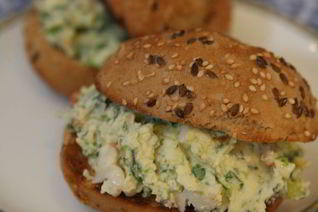 Бутерброд с раками и маскарпоне