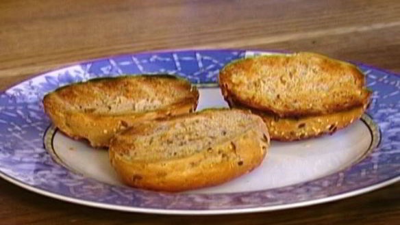 ШАГ 8. бутерброд с раками и маскарпоне