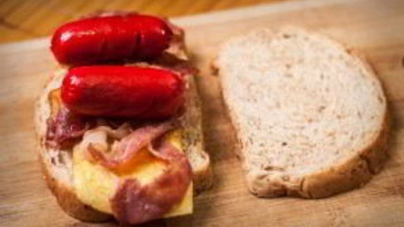 ШАГ 4. бутерброд с сосиской