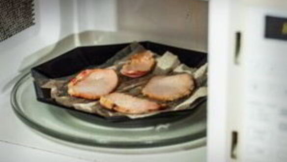 ШАГ 3. бутерброд с яйцом в микроволновке