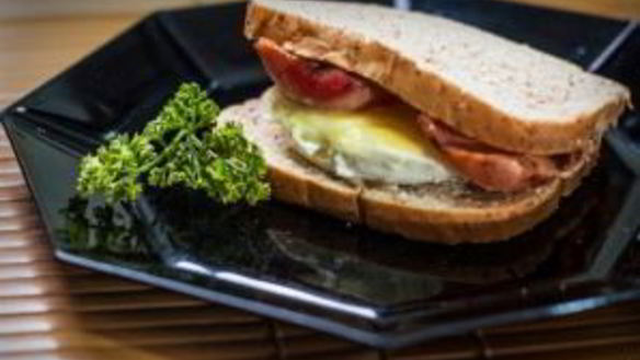 ШАГ 4. бутерброд с яйцом в микроволновке