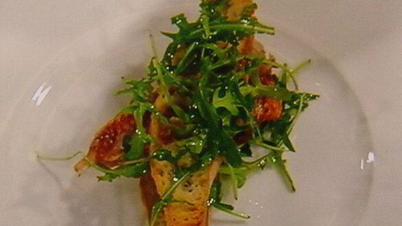 ШАГ 10. бутерброд с жареным окунем под соусом рататуй