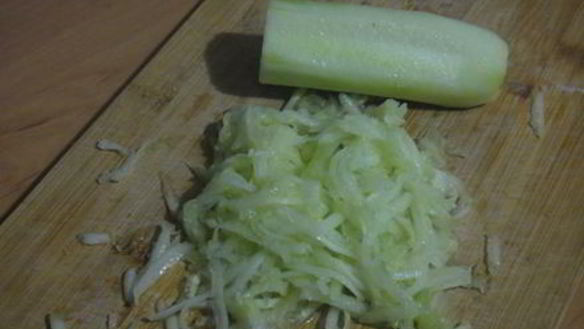 ШАГ 2. бутербродная намазка из крабовых палочек и яблока