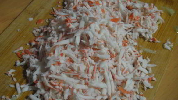 ШАГ 3. бутербродная намазка из крабовых палочек и яблока