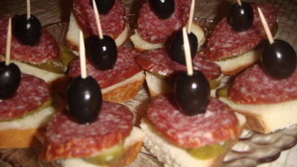 ШАГ 8. бутерброды к новогоднему столу