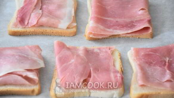 ШАГ 4. бутерброды с ананасом, ветчиной и сыром