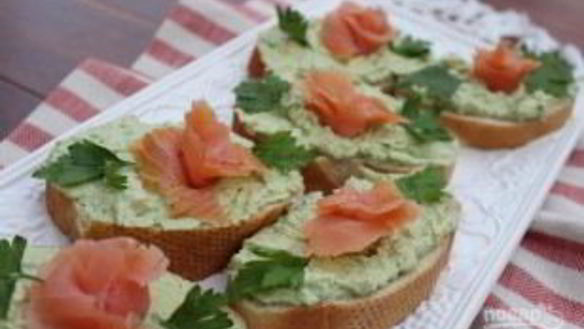 ШАГ 4. бутерброды с авокадо и лососем