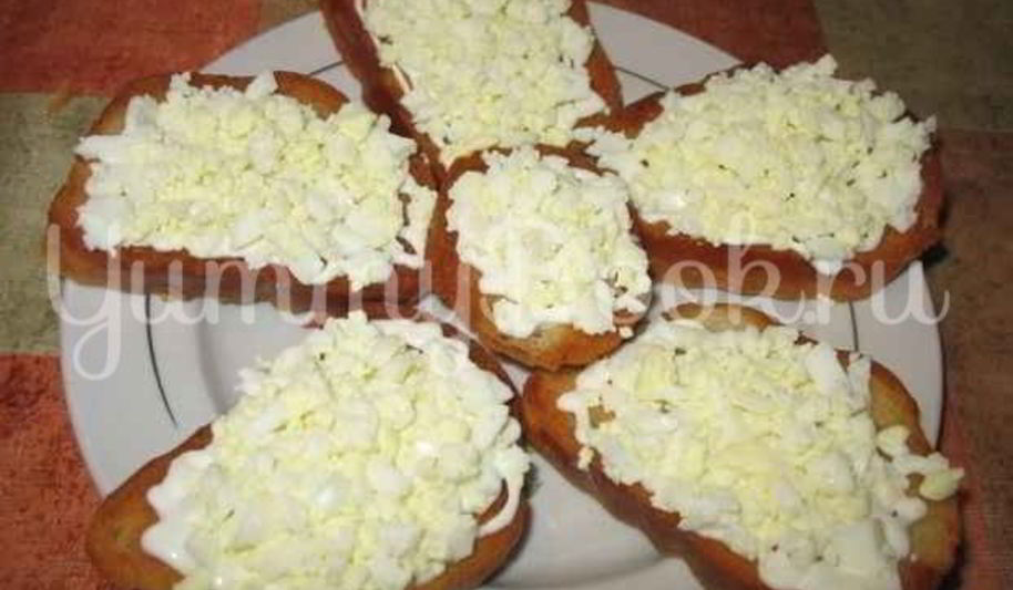 Рецепт бутерброды с чесноком и рубленым яйцом