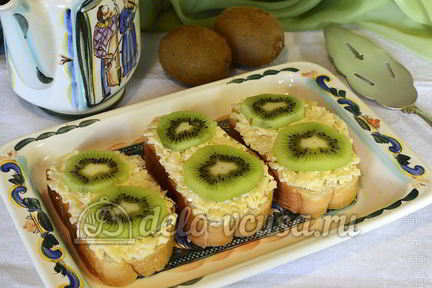 Бутерброды с киви и сыром