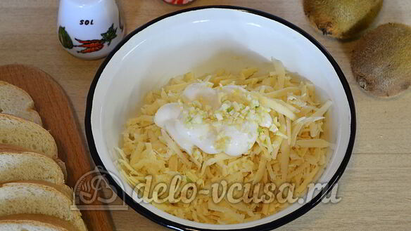 ШАГ 3. бутерброды с киви и сыром