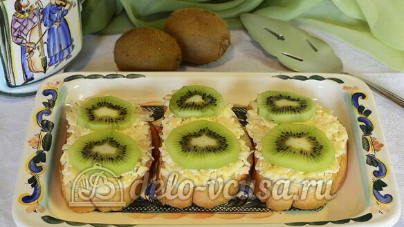 ШАГ 7. бутерброды с киви и сыром