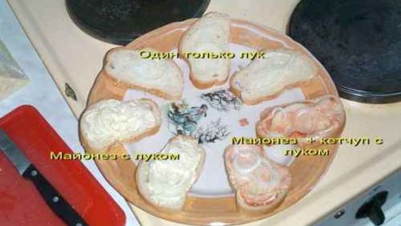 ШАГ 8. бутерброды с колбасой, сыром и помидорами