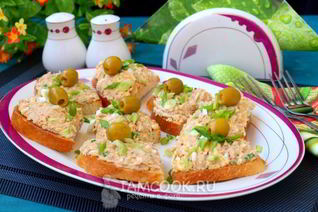 Бутерброды с консервированным тунцом