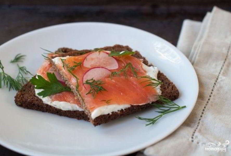Бутерброды с копченым лососем