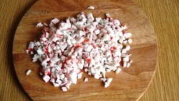 ШАГ 2. бутерброды с крабовыми палочками