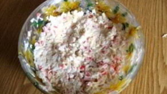 ШАГ 3. бутерброды с крабовыми палочками