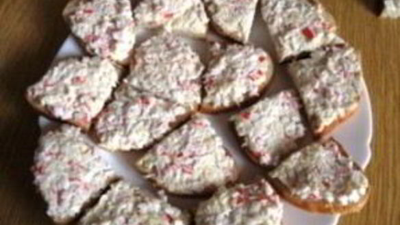 ШАГ 4. бутерброды с крабовыми палочками