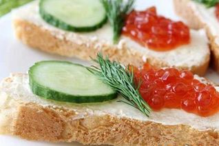 Бутерброды с красной икрой