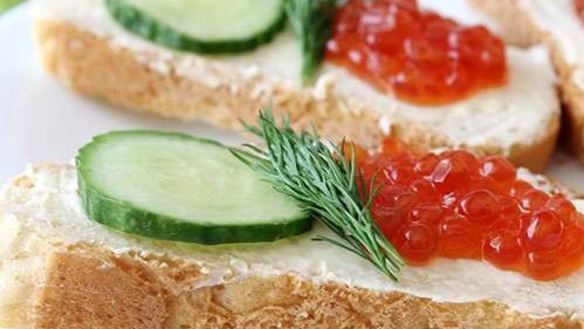 ШАГ 6. бутерброды с красной икрой