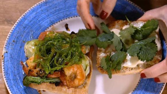 ШАГ 13. бутерброды с креветками-мисо