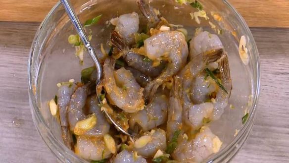 ШАГ 6. бутерброды с креветками-мисо