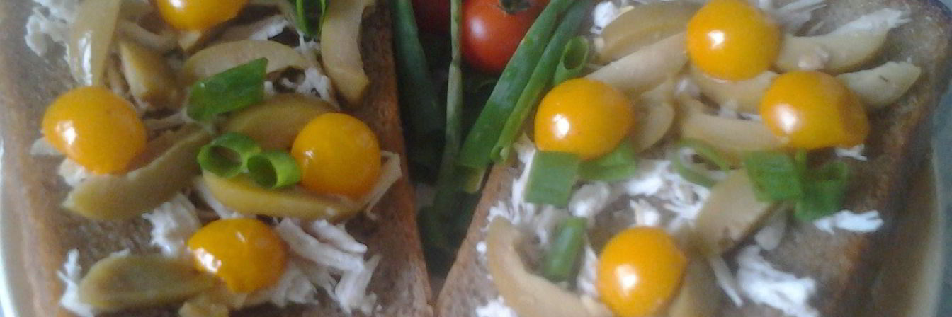 Бутерброды с курицей и оливками