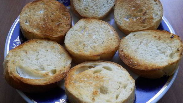 ШАГ 2. бутерброды с маслом, плавленным сыром и колбасой