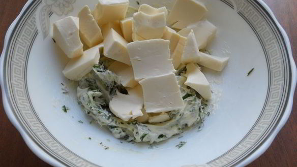 ШАГ 3. бутерброды с маслом, плавленным сыром и колбасой